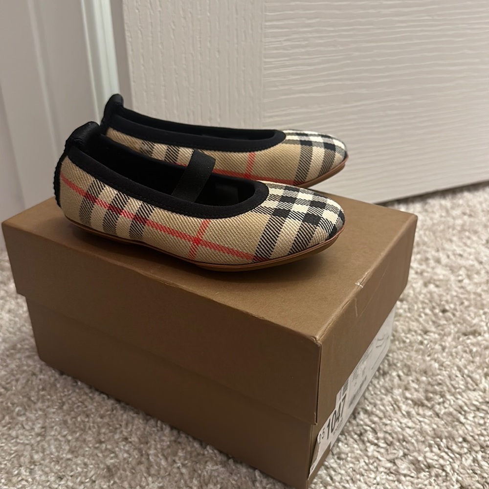 Authentic Burberry Girl Shoes Size EUR 23